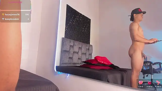 Liamsubtle01 live cam on StripChat