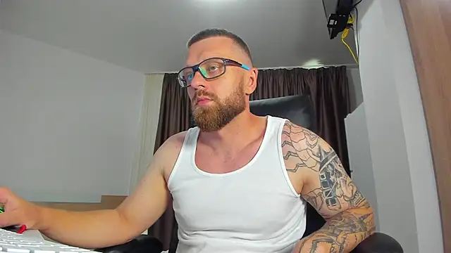 Findom_guy live cam on StripChat
