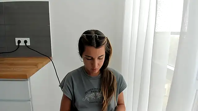 summmmersky1 live cam on StripChat