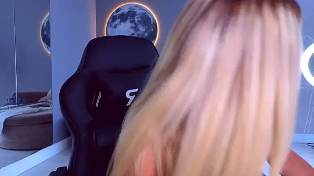 SpoilM3Mor3 live cam on StripChat