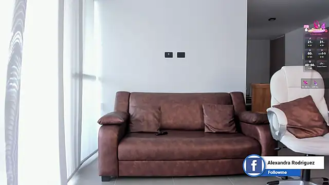 alexandra_ra (F young) - all naked and fingers pussy