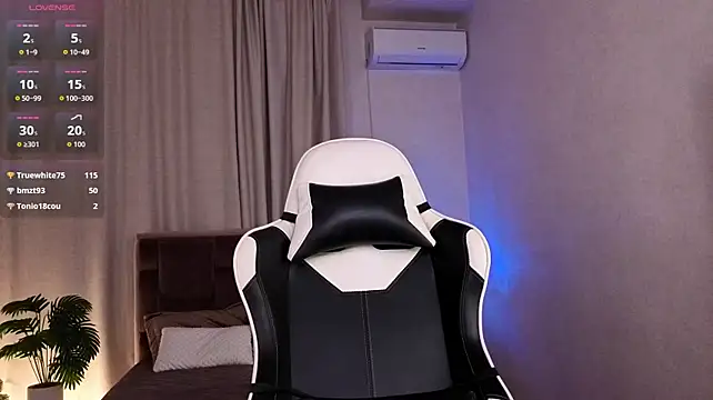 mollybae4 (F teen) - PUT CLAMPS +DROOL ON TITS