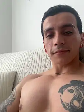skrill15 live cam on StripChat