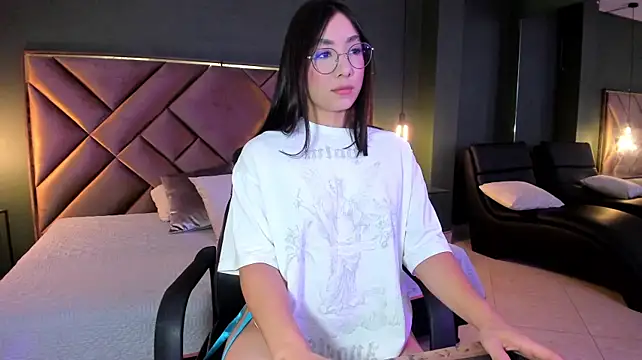 Kya_Wild live cam on StripChat
