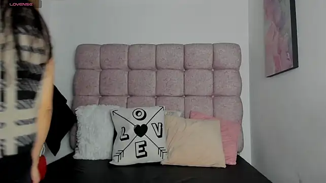 Harmony_Hills live cam on StripChat