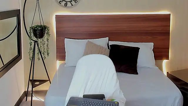SamayRyann live cam on StripChat