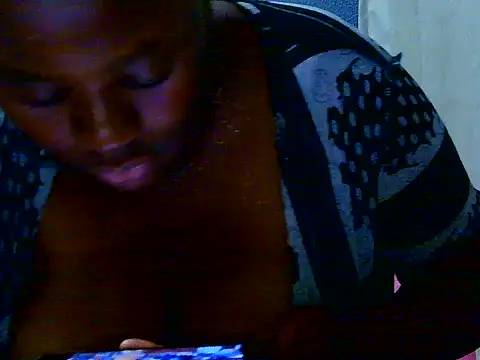 DESIRESSKISS live cam on StripChat