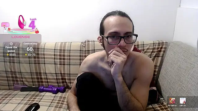 cholitohermoso live cam on StripChat