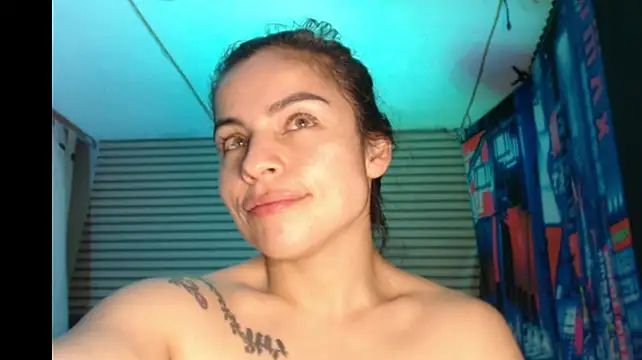 rosse_2504 live cam on StripChat