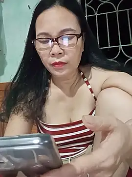 Nuna_689 live cam on StripChat