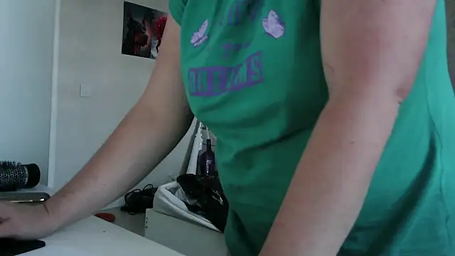 IdaDavis live cam on StripChat