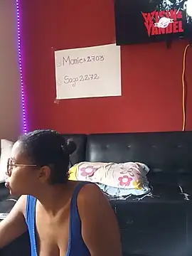 Yule2703 live cam on StripChat
