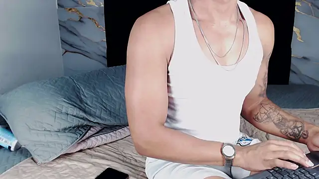 MaximilianRoth live cam on StripChat