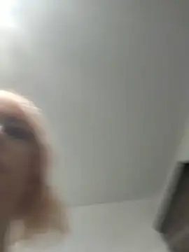 EmmaKrosss live cam on StripChat