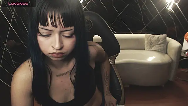 _ceeleste_cute_ live cam on StripChat