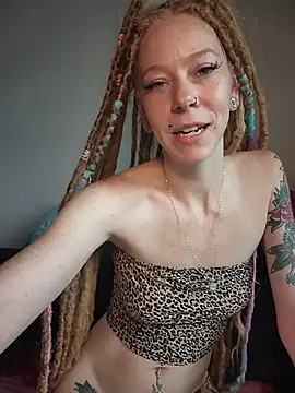 Webcam Model(LucidLucy) is live