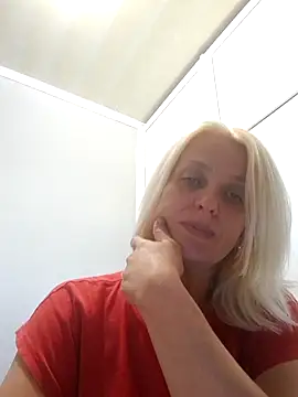 MiaLove183 live cam on StripChat