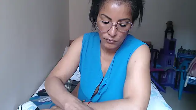 kateleyagrey live cam on StripChat