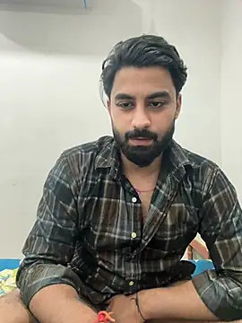 Royalboy_03 live cam on StripChat