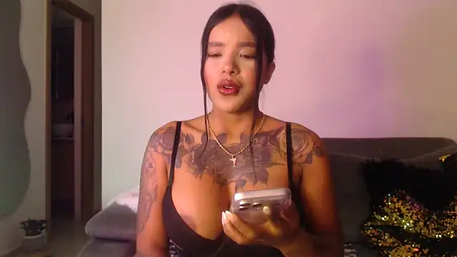 Lu_Nardoni live cam on StripChat