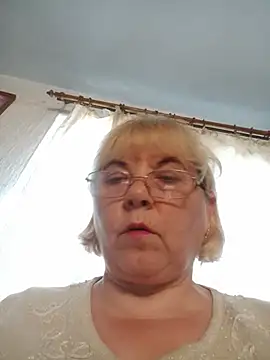 Elena_Beautiful784 live cam on StripChat