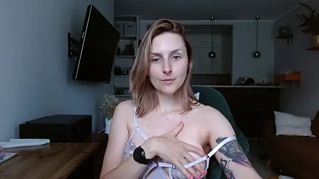 illusorycat live cam on StripChat