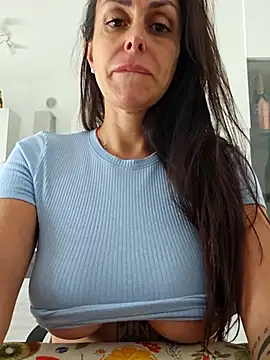 AmandaArt live cam on StripChat