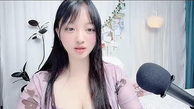 Winnie666999 live cam on StripChat