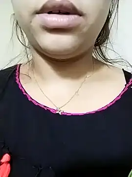 fatineae1 live cam on StripChat