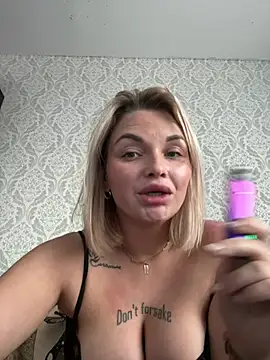 EvaDelicious_ live cam on StripChat