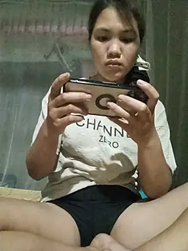 late2004 live cam on StripChat