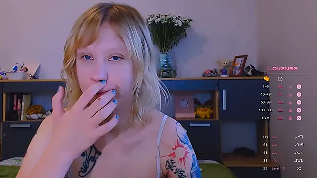 amelia_lye live cam on StripChat