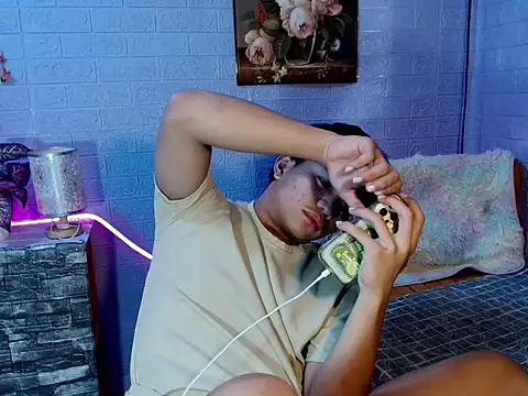 mostwantedtwink live cam on StripChat