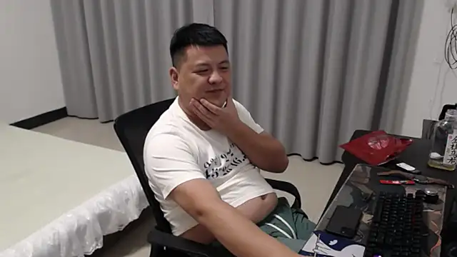 zhang1118 live cam on StripChat