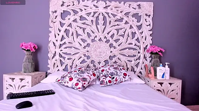 KarinaVega_ live cam on StripChat