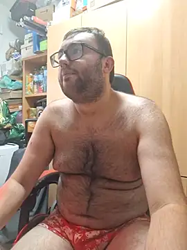 Javier_bear live cam on StripChat