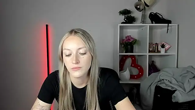 EvelynBlond live webcam