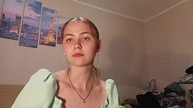 AnnettaHosaka live cam on StripChat