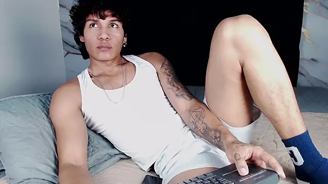 MaximilianRoth live cam on StripChat