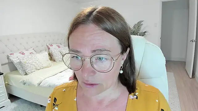 Vika73 live cam on StripChat