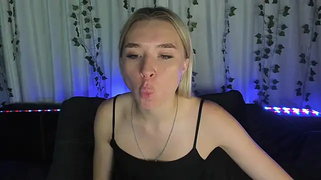 Emily_Hartt live cam on StripChat