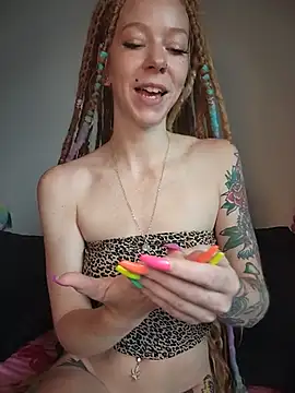 LucidLucy live webcam