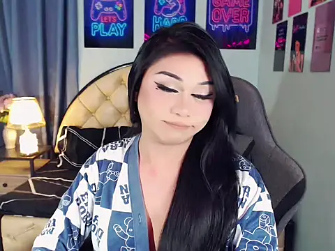 SexxyTsLoverr live cam on StripChat
