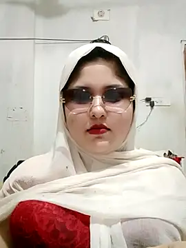 Nusrat-N live cam on StripChat