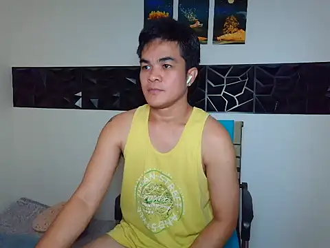 yourmikexxx live cam on StripChat