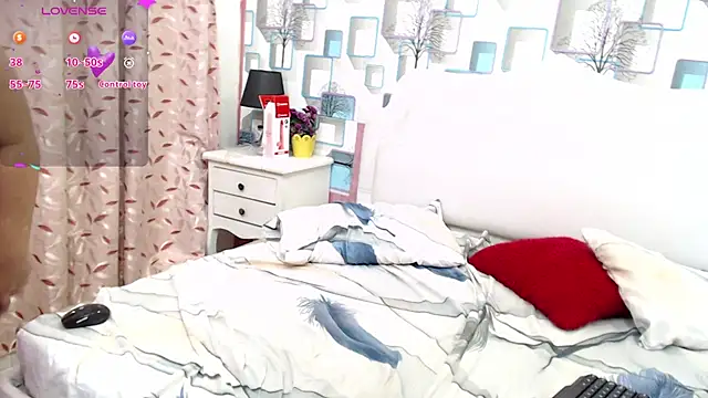 ZaylaRosse live cam on StripChat