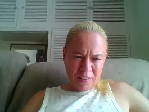 jennyblondeuk live cam on StripChat