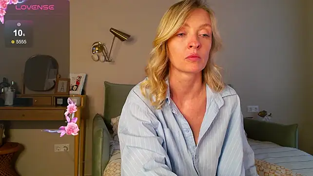 sexuallycorrecte live cam on StripChat