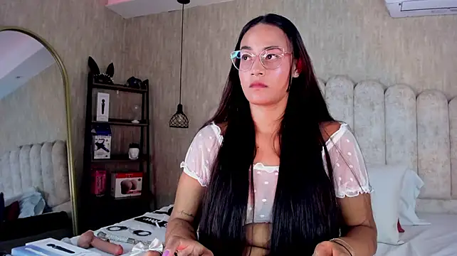 Lilith_Russoo live cam on StripChat
