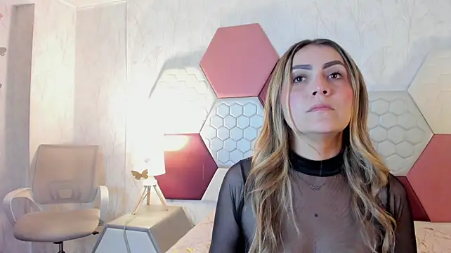 AriaRous live cam on StripChat